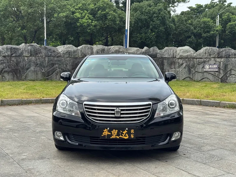 Toyota Crown — фото 2