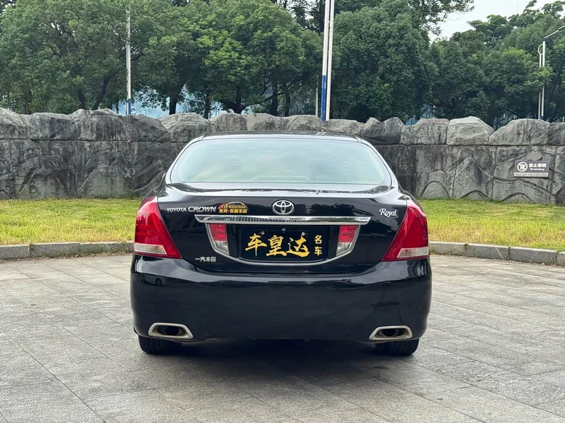 Toyota Crown — фото 5