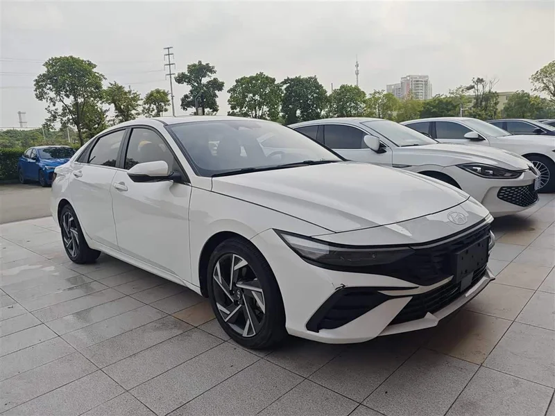 Hyundai Elantra — фото 2