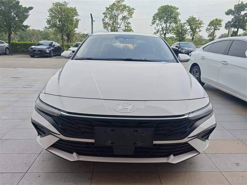 Hyundai Elantra — фото 3