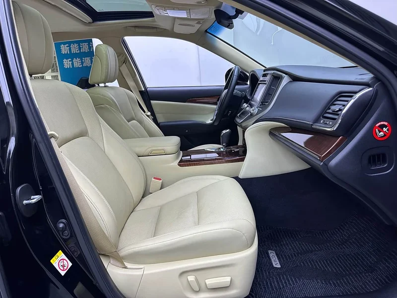 Toyota Crown — фото 12