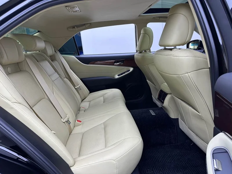 Toyota Crown — фото 13