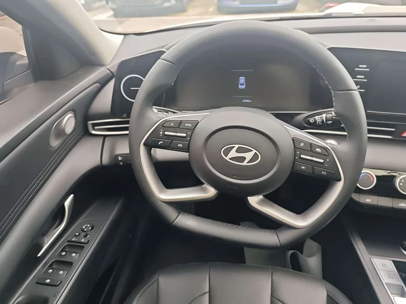 Hyundai Elantra — фото 6
