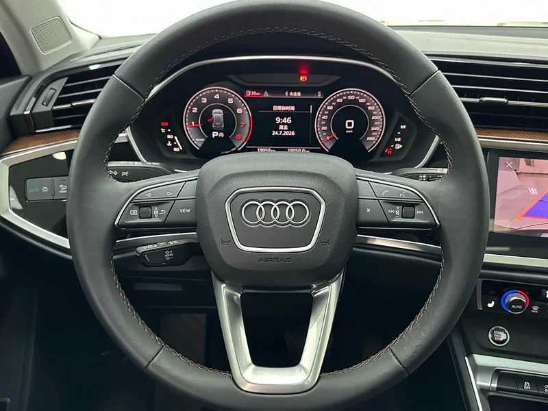 Audi Q3 — фото 11