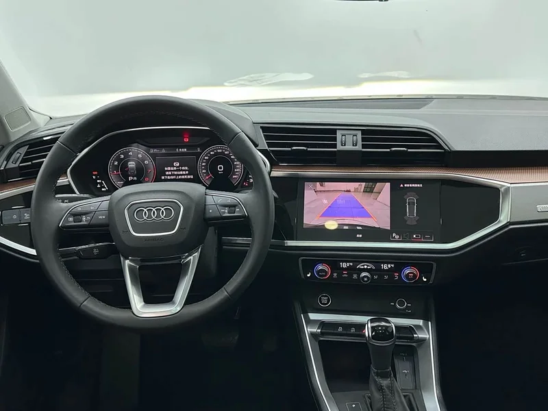 Audi Q3 — фото 10