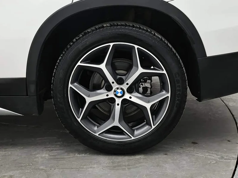 BMW X1 — фото 9