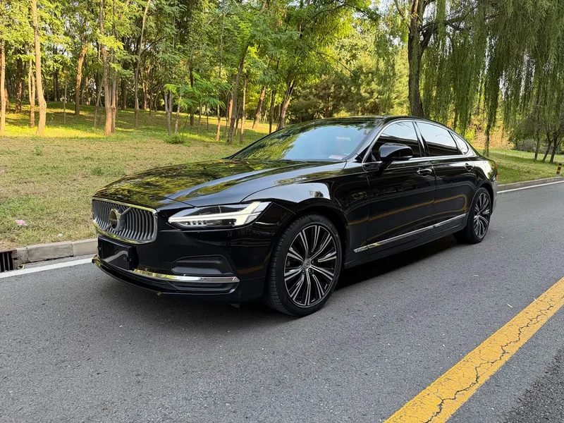 Volvo S90 — фото 1