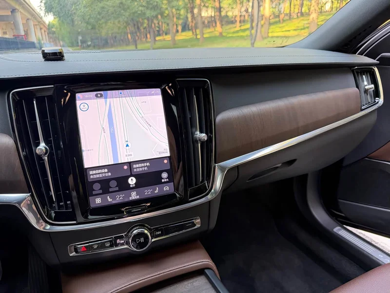 Volvo S90 — фото 12