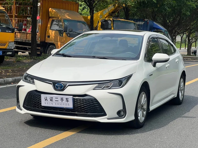 Toyota Corolla — фото 1