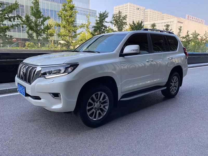 Toyota Prado — фото 1