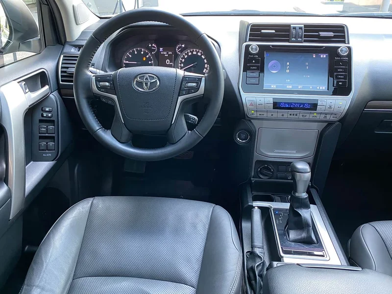 Toyota Prado — фото 12