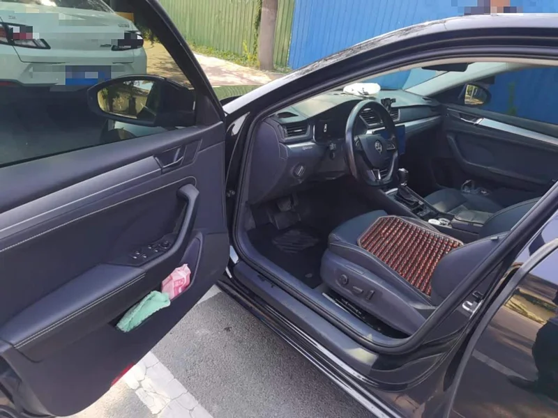 Skoda Superb — фото 12