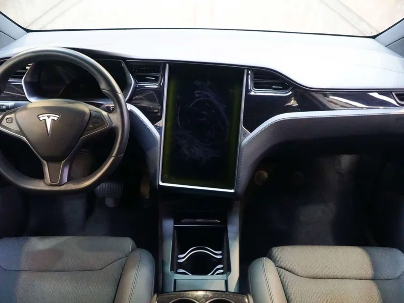 Tesla Model X — фото 11