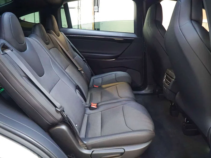 Tesla Model X — фото 14