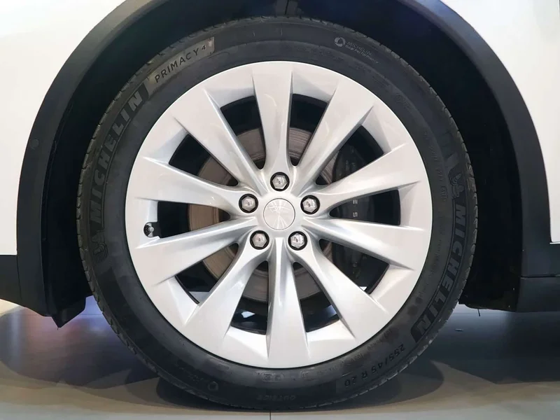 Tesla Model X — фото 18