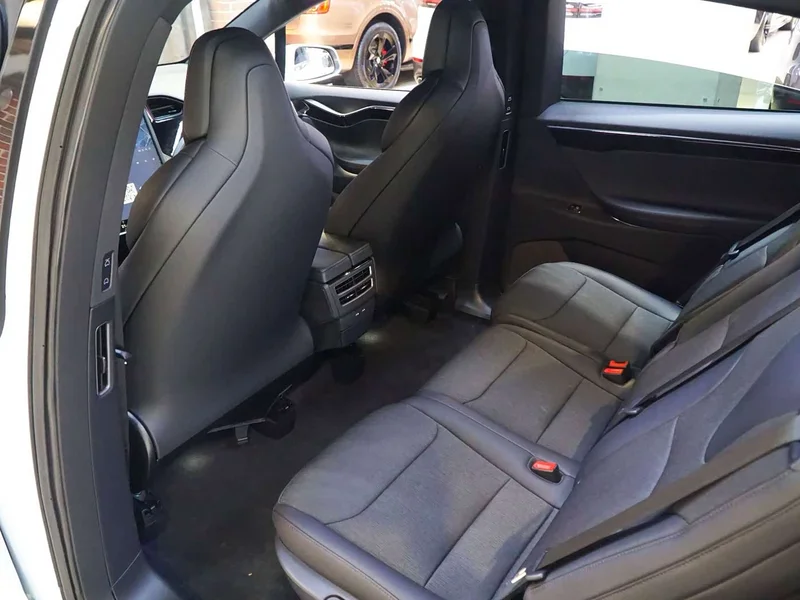 Tesla Model X — фото 2