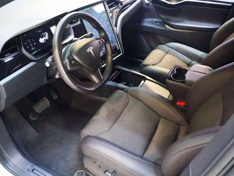Tesla Model X — фото 8