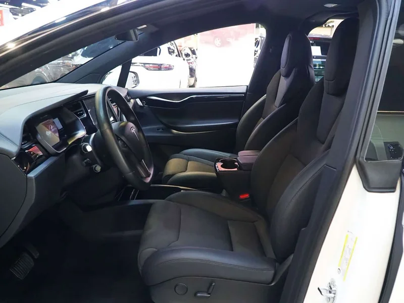 Tesla Model X — фото 9