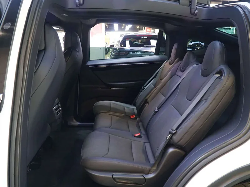 Tesla Model X — фото 10