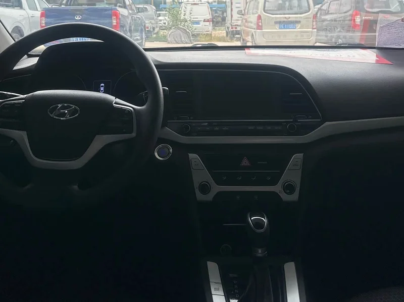 Hyundai Elantra Sport — фото 6