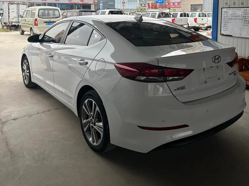 Hyundai Elantra Sport — фото 7