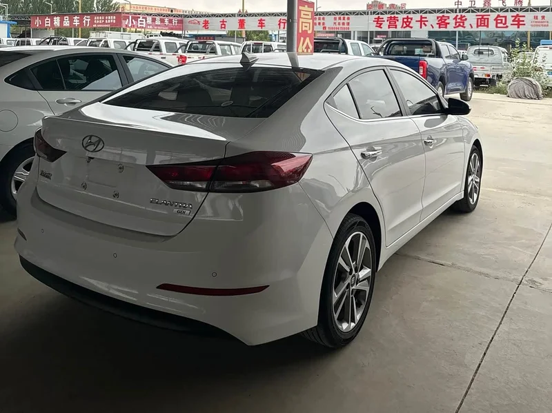 Hyundai Elantra Sport — фото 8