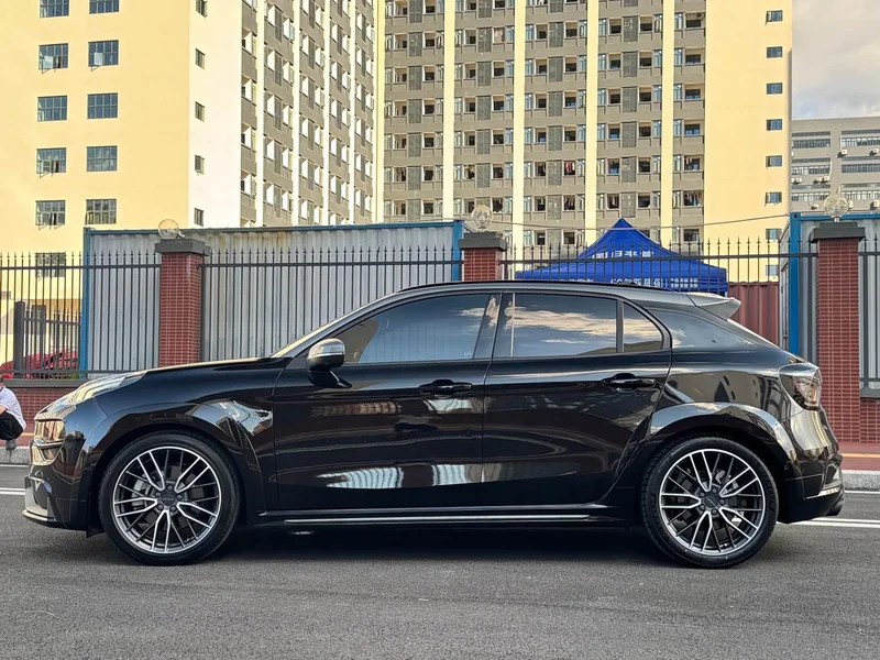 Lynk & Co 02 Hatchback — фото 4