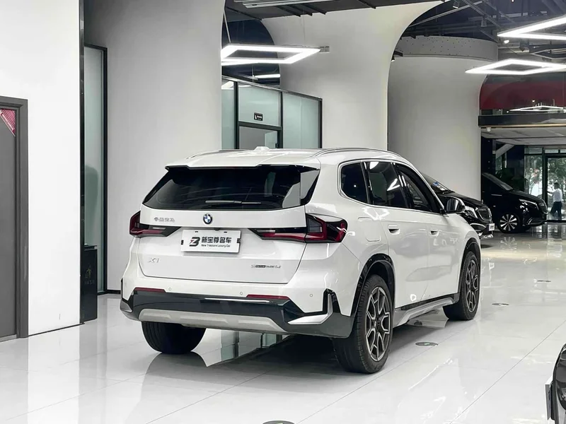 BMW X1 — фото 12