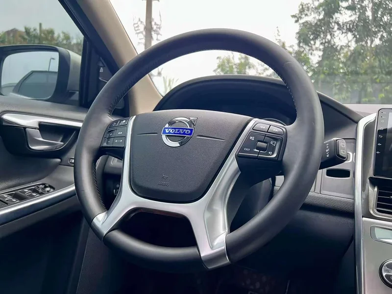Volvo XC60 (Imported) — фото 12
