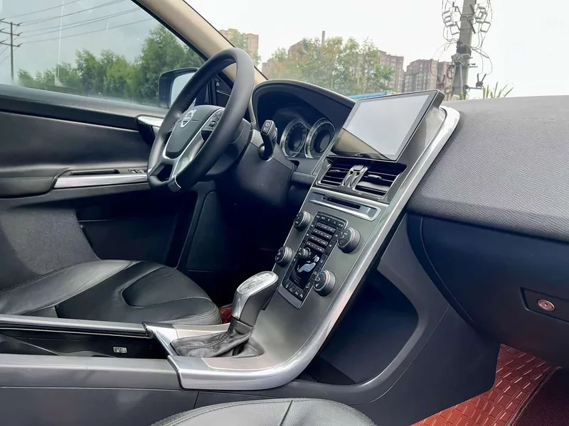 Volvo XC60 (Imported) — фото 15