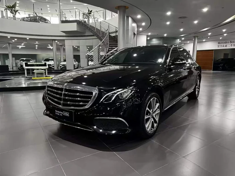 Mercedes-Benz E-Class — фото 1