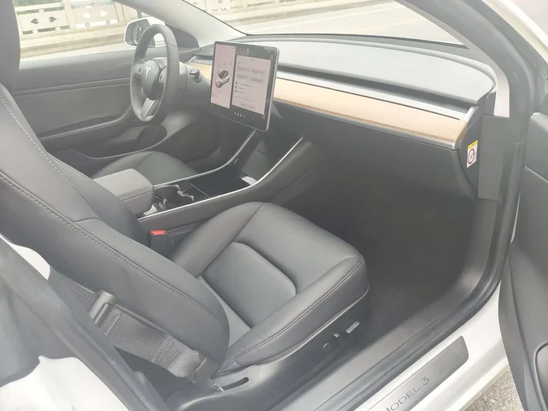 Tesla Model 3 — фото 12