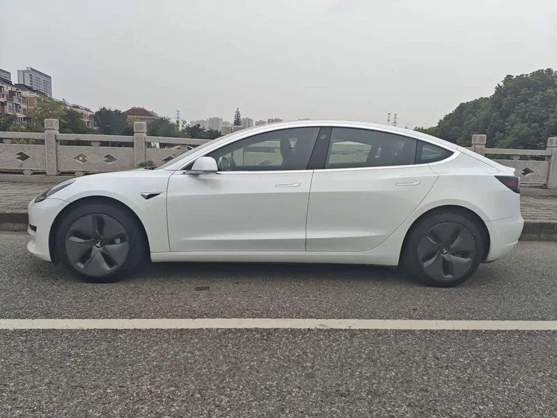 Tesla Model 3 — фото 3