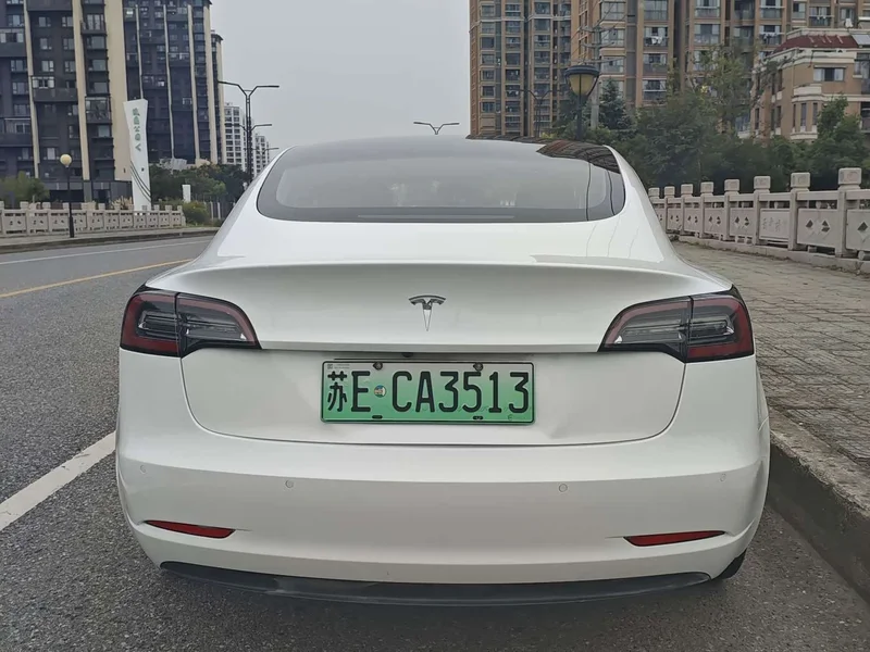 Tesla Model 3 — фото 4