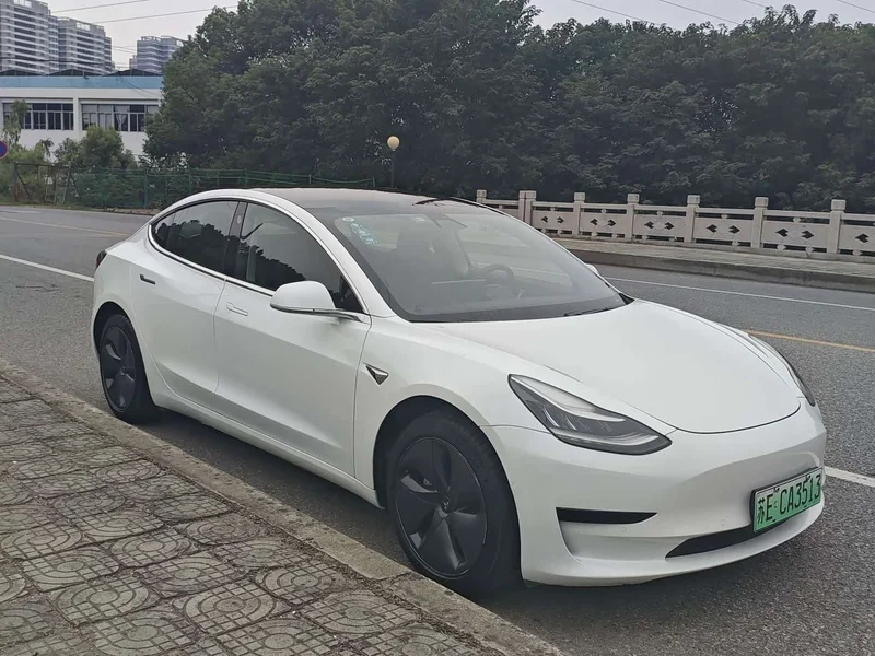 Tesla Model 3 — фото 5