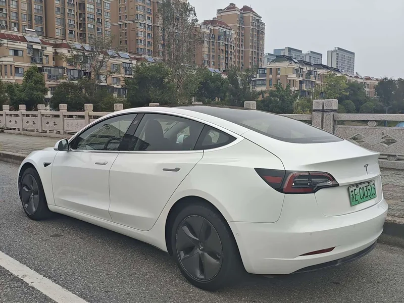 Tesla Model 3 — фото 7