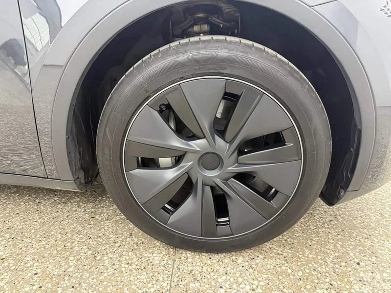 Tesla Model Y — фото 15