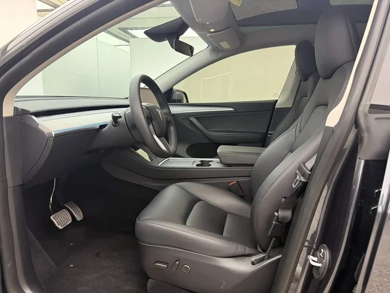 Tesla Model Y — фото 10