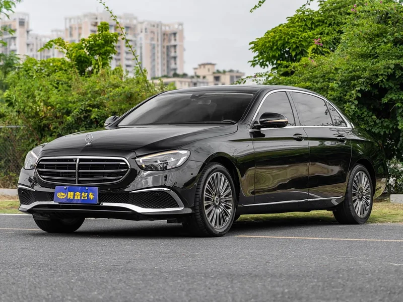 Mercedes-Benz E-Class — фото 1