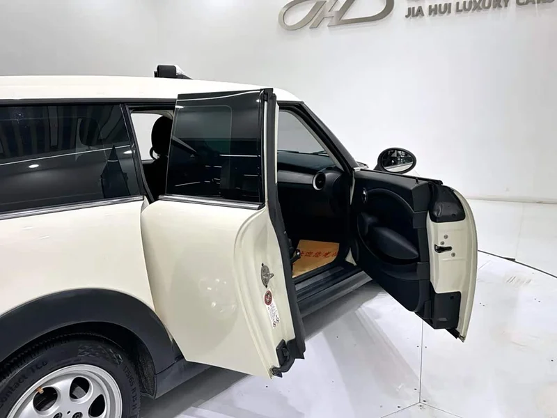 MINI CLUBMAN — фото 16