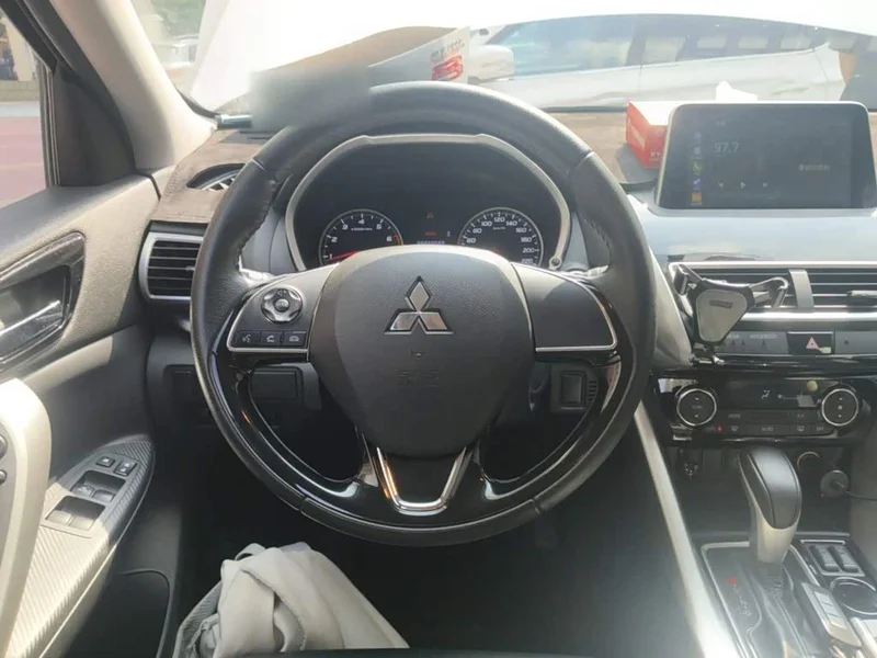 Mitsubishi Eclipse Cross — фото 11