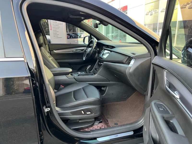 Cadillac XT6 — фото 20