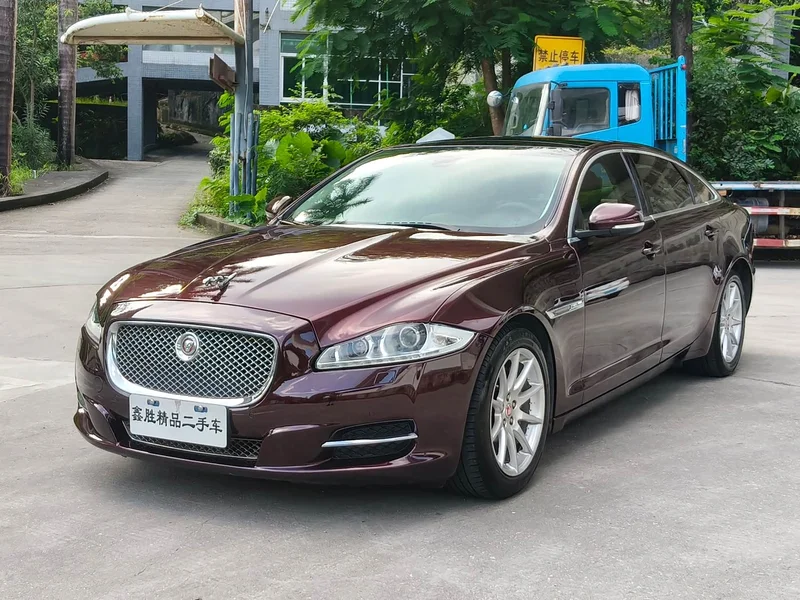 Jaguar XJ — фото 1