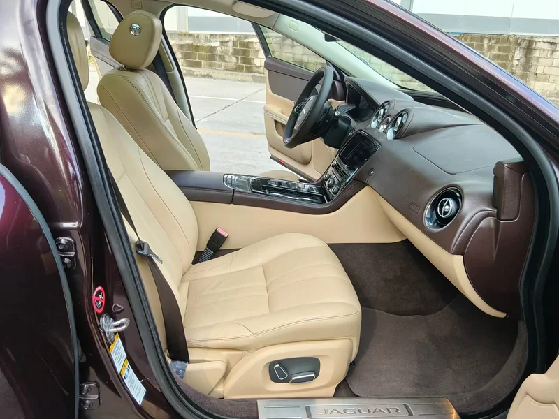 Jaguar XJ — фото 11