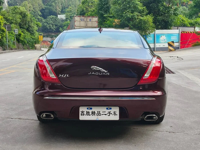 Jaguar XJ — фото 5
