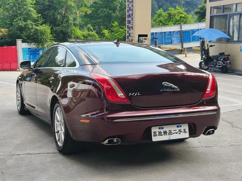Jaguar XJ — фото 6