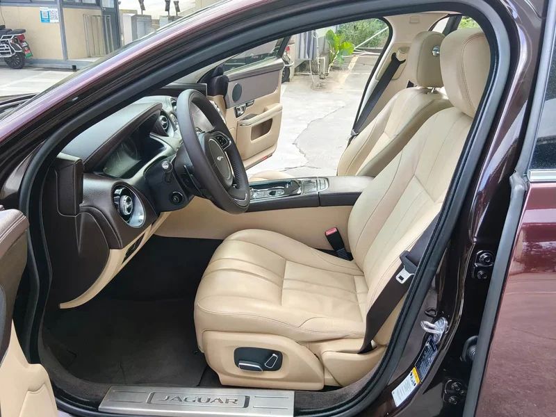 Jaguar XJ — фото 10