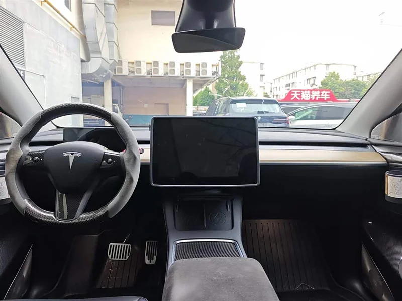 Tesla Model Y — фото 5