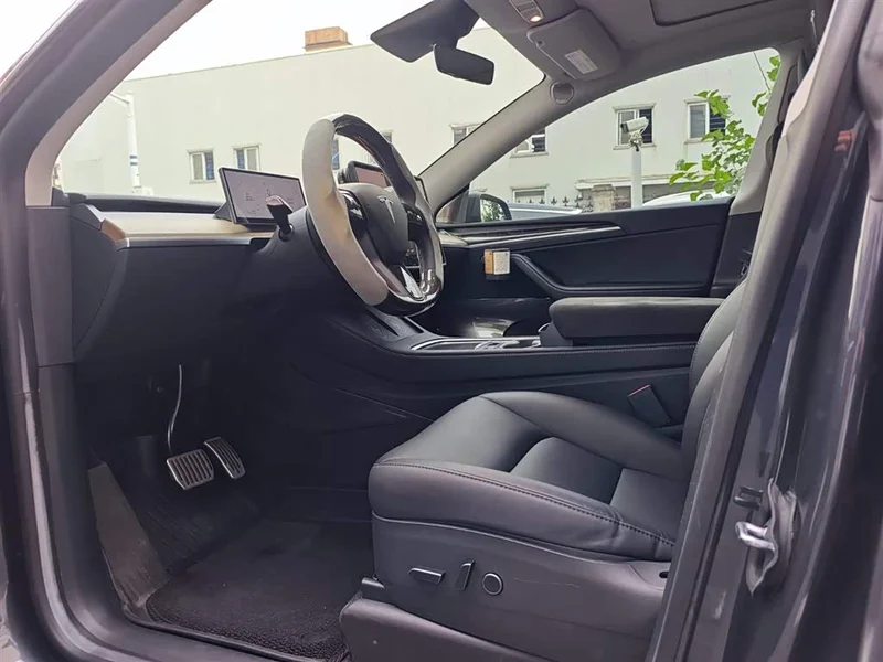 Tesla Model Y — фото 6