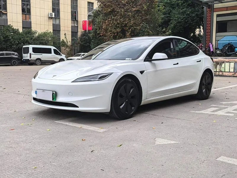 Tesla Model 3 — фото 1